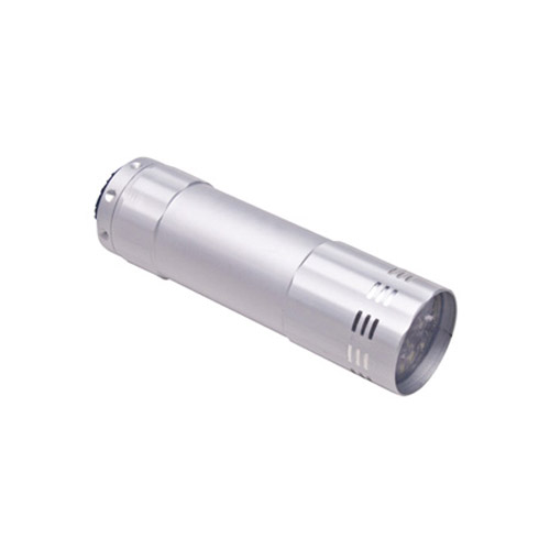 HER010, Lámpara de leds con acabado tipo aluminio. Utiliza baterías AAA no incluidas.