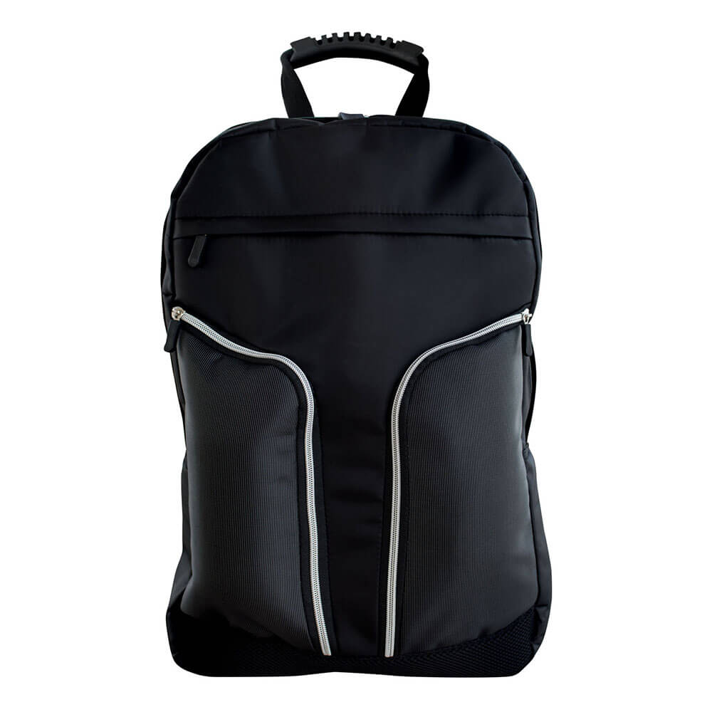 MAL057, Mochila en color negro. Cuenta con: 3 bolsas al frente. Interior con compartimento para laptop. Cintas. Espalda acojinada.